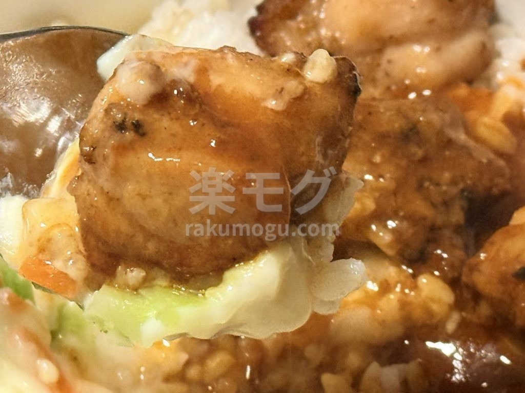 ニップンの甘辛だれのチーズタッカルビ丼の鶏肉のアップ