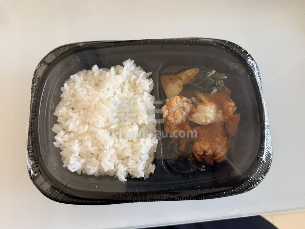 電子レンジで温めた油淋鶏のプレート全体