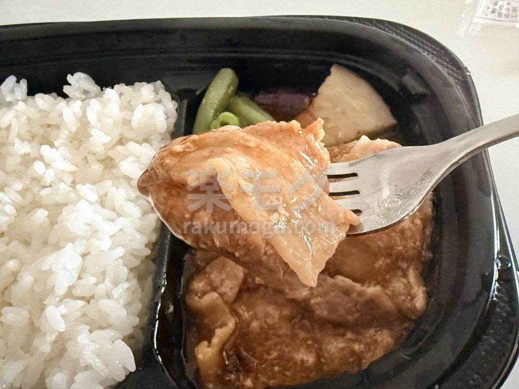 豚肉生姜焼きのお肉を持ち上げたところ