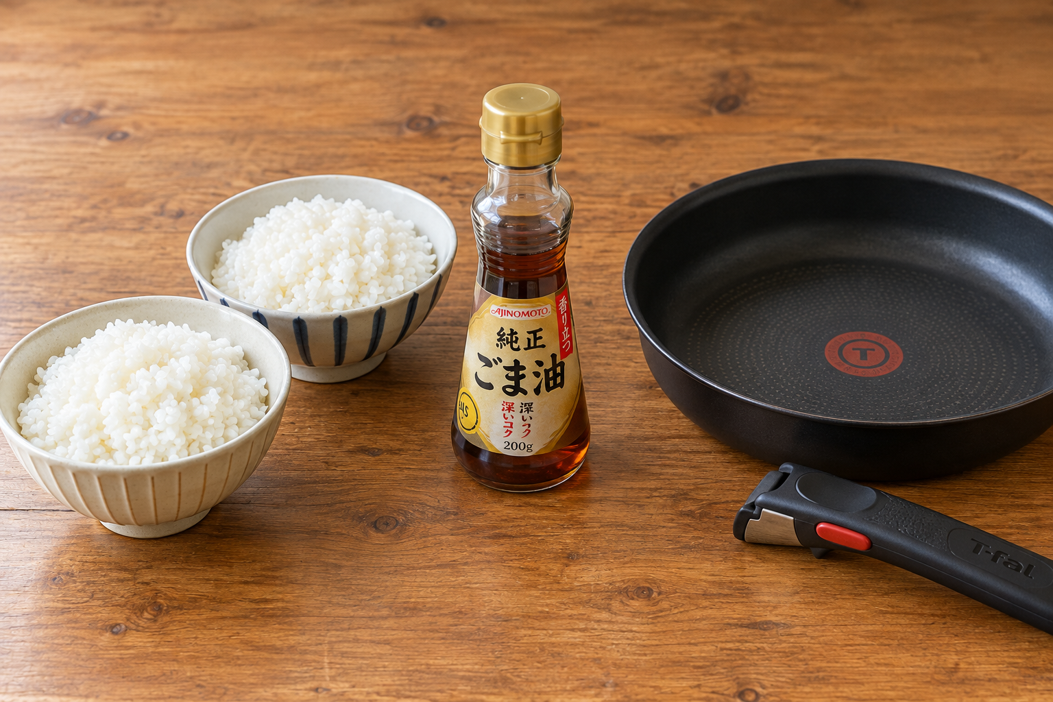 「温玉付き！そぼろと野菜のビビンバ」で自宅で用意するごはん・ごま油・フライパン（イメージ）